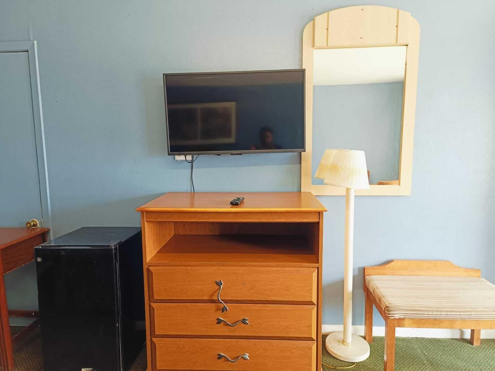 Desk, free WiFi, bed sheets