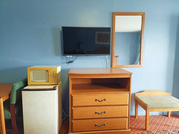 Desk, free WiFi, bed sheets