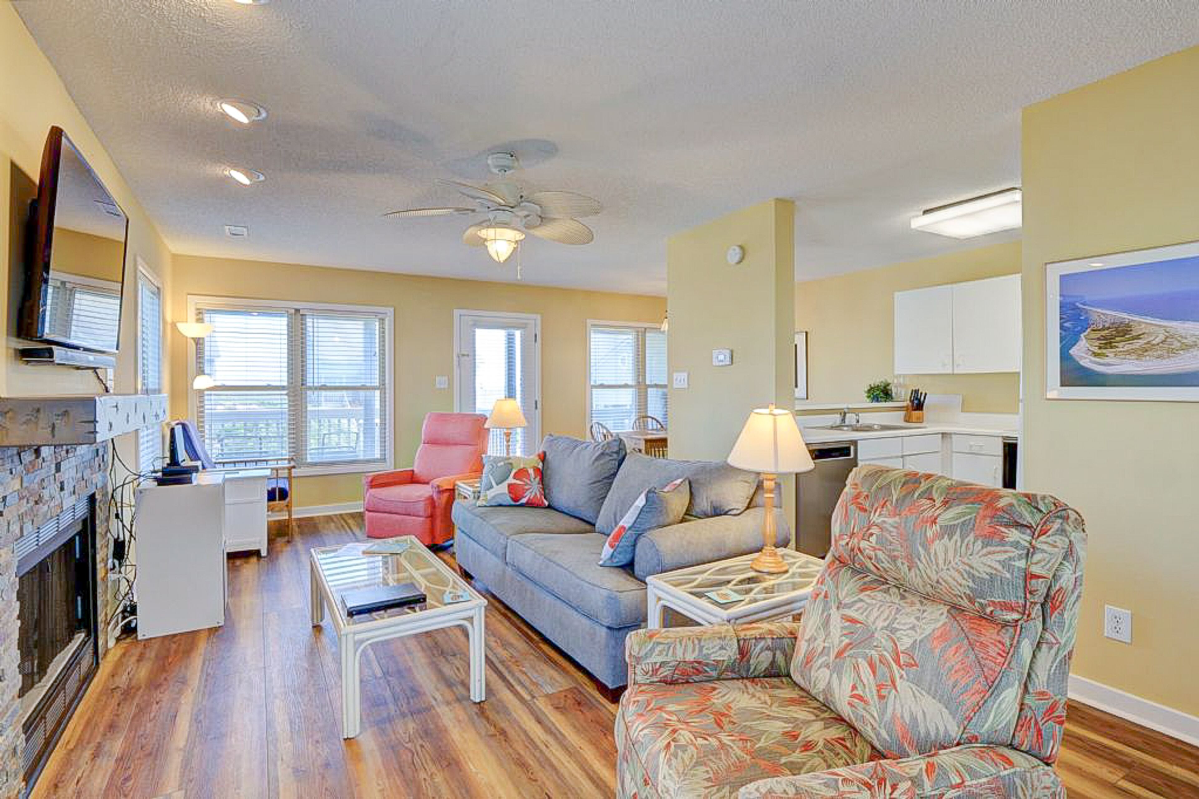 Ocean-view duplex with pool, W/D, central AC, & beach access- dog-friendly
