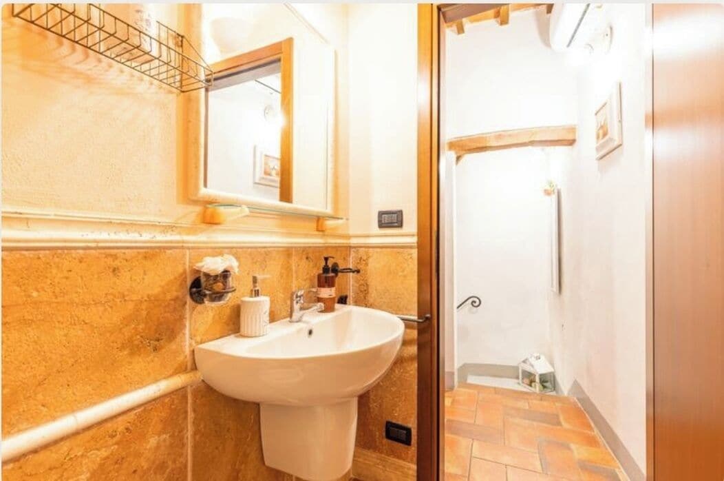 Doccia, asciugacapelli, bidet, asciugamani