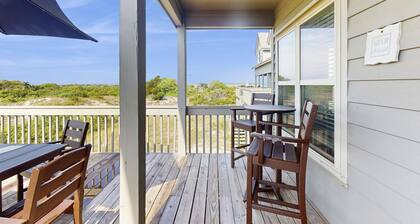 Serenity Point duplex with 180-degree water view & community pool - dog-friendly