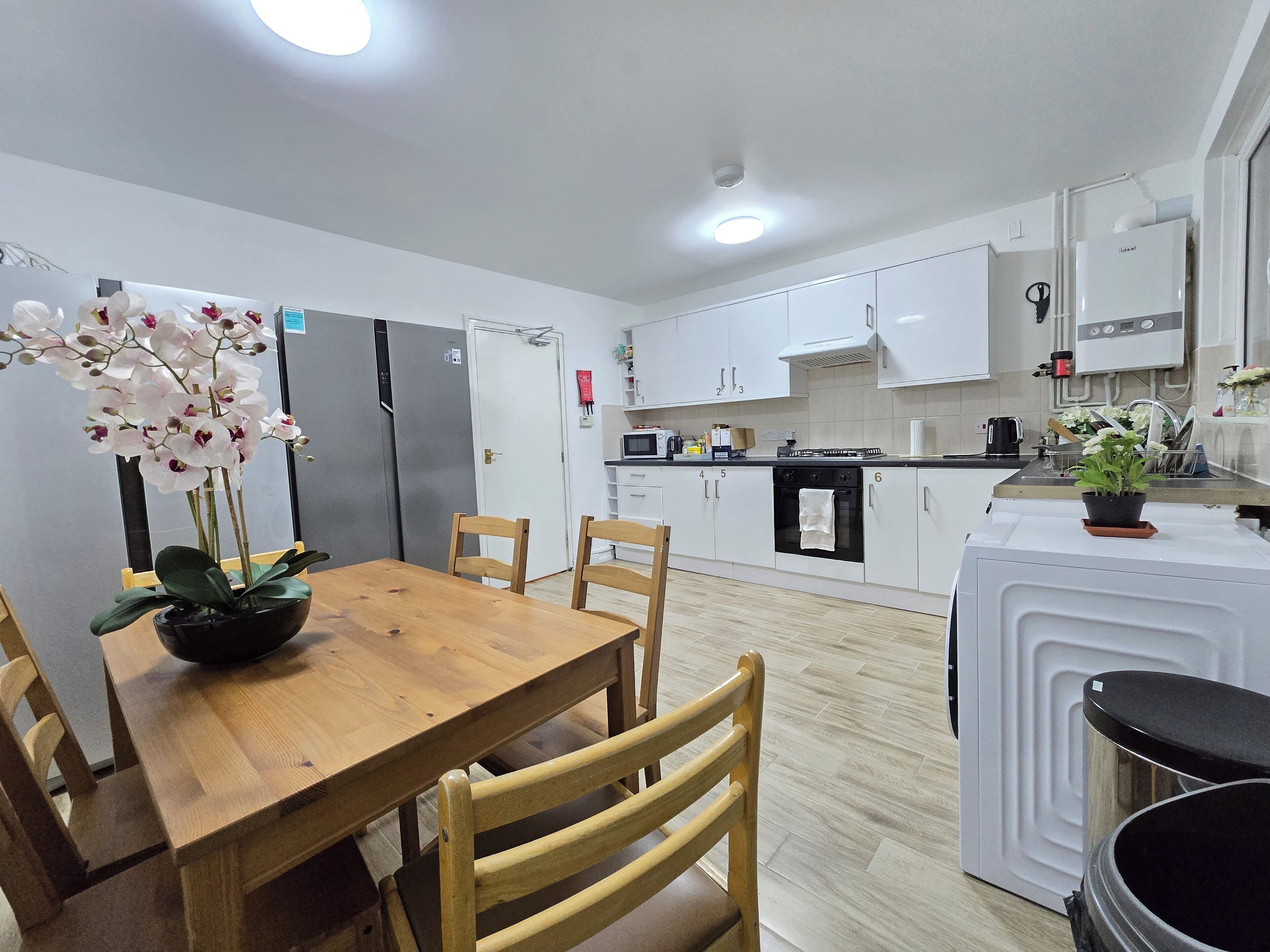 Standard Double or Twin Room, Ensuite, Garden View (Grendon Room 3) | Shared kitchen | Full-size fridge, microwave, oven, stovetop