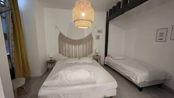 2 slaapkamers, een strijkplank/strijkijzer, reisbedje, wifi