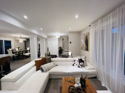 Luxurious Home in Mississauga Golf and Country Club