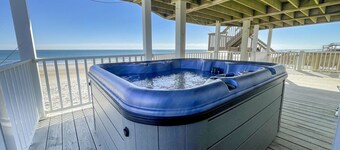 Oceanfront, Next door to Pool, Easy Access, oversized deck