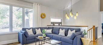 Grovenor. Sleeps 14. Family Home. Triple Garage.