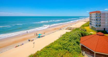 Waterfront beach condo with great ocean & pool views, fast WiFi & gym