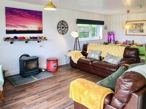 Fireplace - 2 bedroom accommodation in Hadlow, near Tonbridge (Hadlow, near Tonbridge)