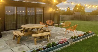 2 bedroom accommodation in Hadlow, near Tonbridge