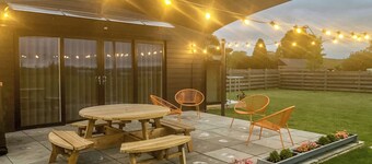 2 bedroom accommodation in Hadlow, near Tonbridge