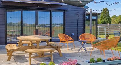 2 bedroom accommodation in Hadlow, near Tonbridge