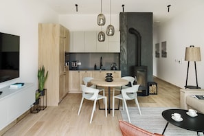 Full-sized fridge, microwave, oven, stovetop - Korona Bieszczad Premium Apartments (Cisna)