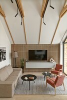 Televisión de pantalla plana, chimenea, Netflix, servicios de streaming