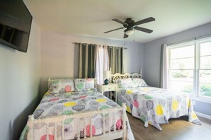 2 bedrooms, iron/ironing board, WiFi