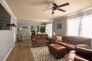 TV - Quiet Country Feeling, Convenient to Everything, Fastest Internet 2 (Bessemer)