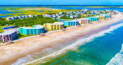 Oceanfront Topsail Reef condo with AC & WiFi - beach access & tennis