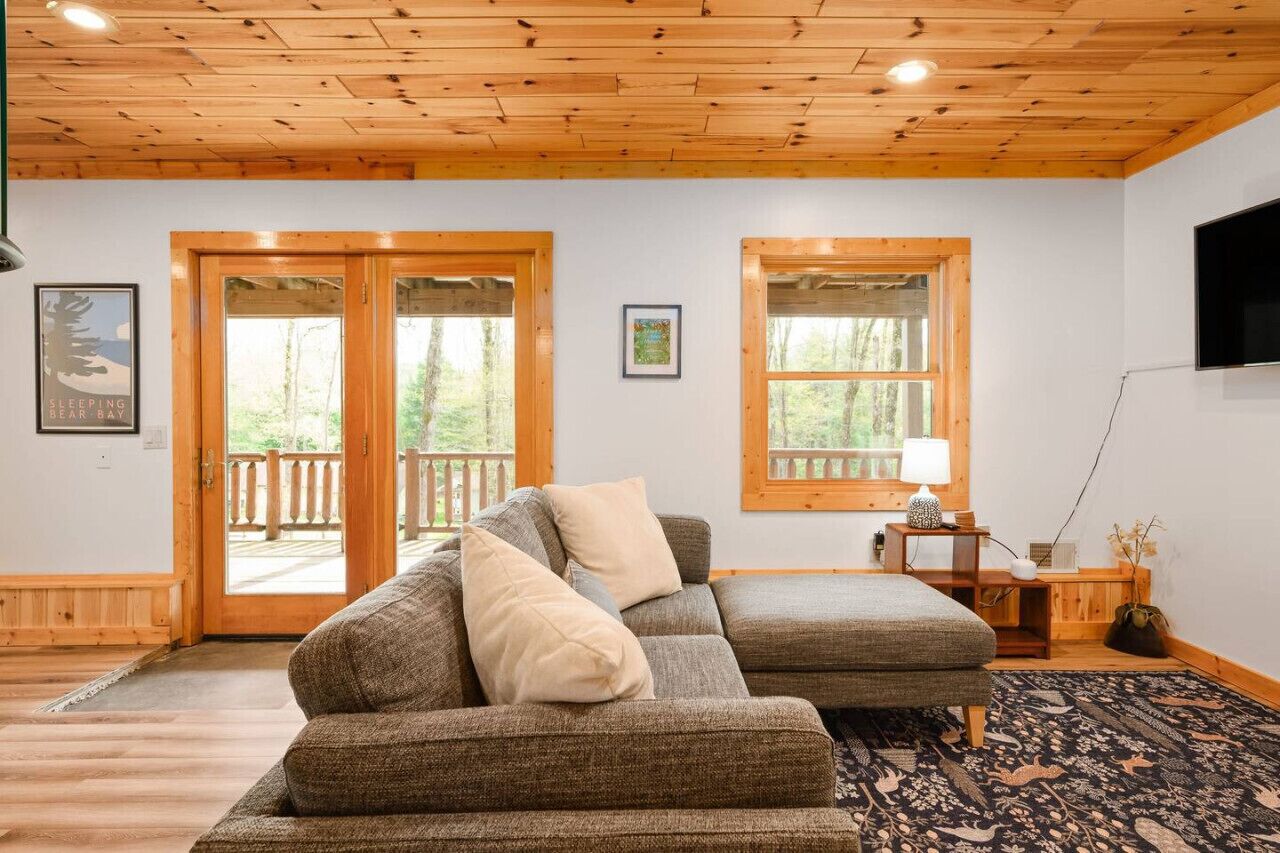 Smart-TV, peis og bøker