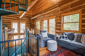 Smart TV, fireplace, books - Hygge Up North Cabin (Traverse City)