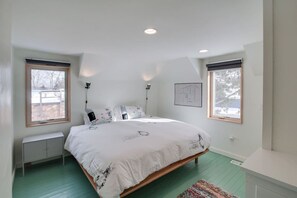 3 Schlafzimmer, Schreibtisch, Bügeleisen/Bügelbrett, Reisekinderbett