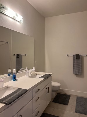 Combined shower/tub