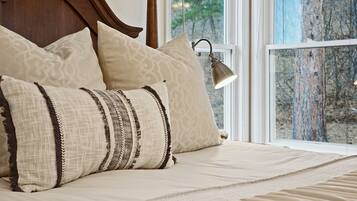 3 bedrooms, iron/ironing board, travel crib, free WiFi