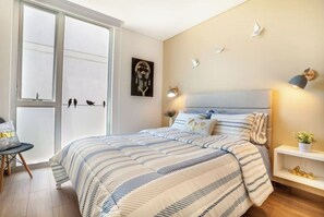 3 habitaciones, escritorio, tabla de planchar con plancha y wifi gratis