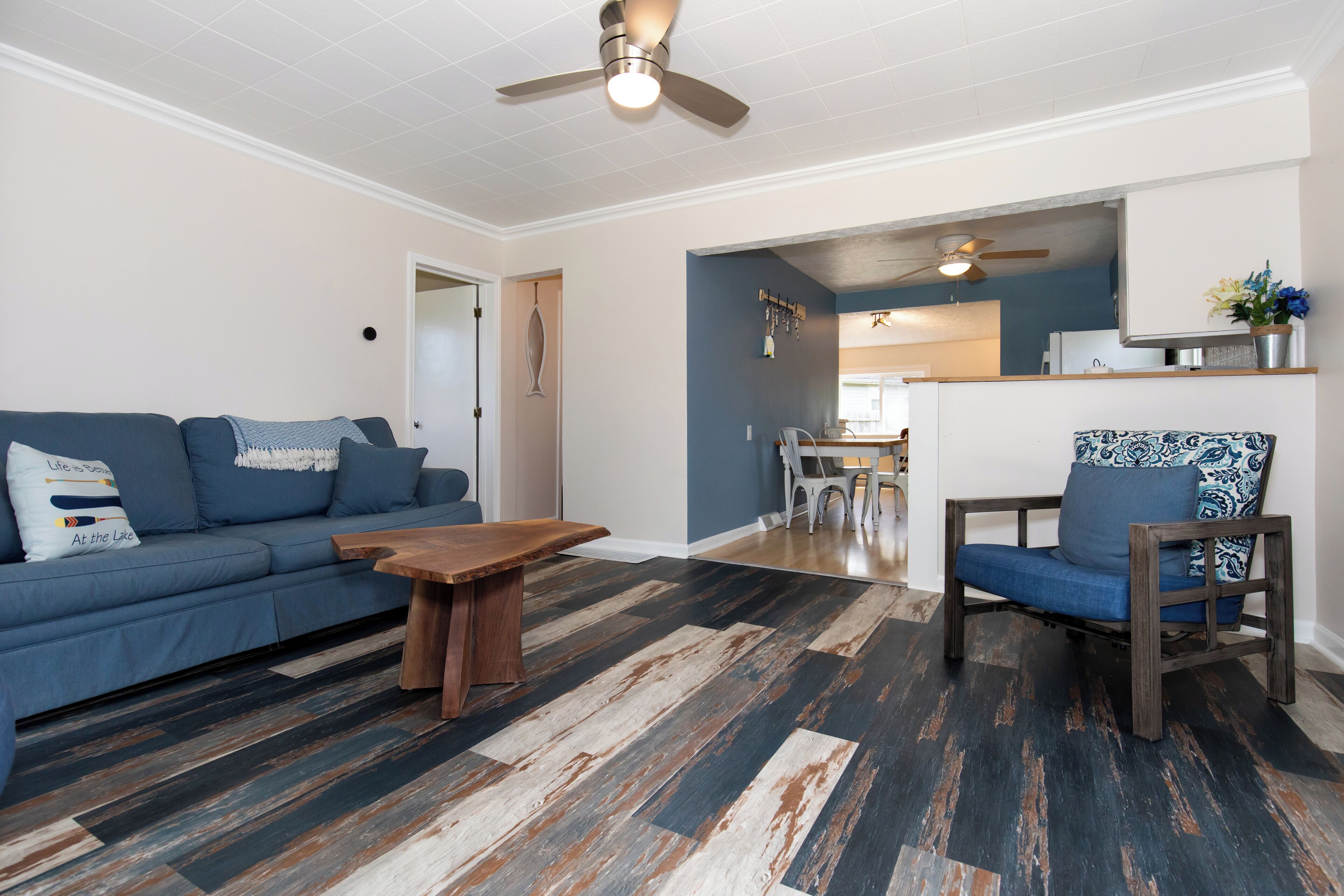 Televisión y chimenea 