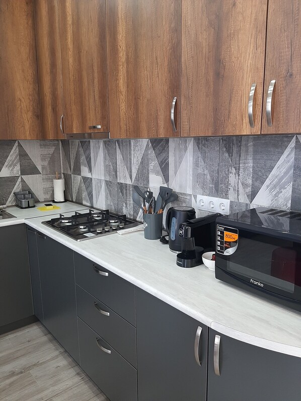 Fridge, microwave, stovetop, coffee/tea maker