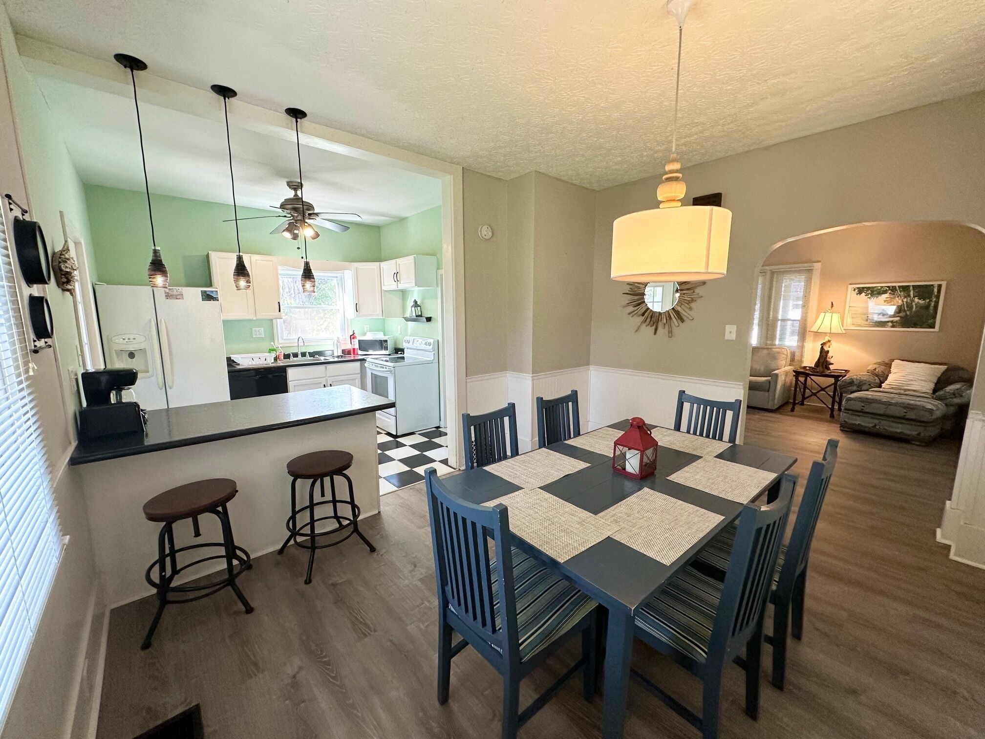 Cottage near Lakefront Park and Beach!