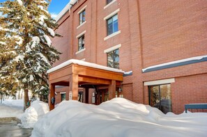 Exterior - Quiet condo on Main Street, walk to PCMR Town Lift, quick shuttle to Deer Valley (Park City)