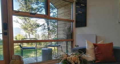 Moon Lookout, Tiny Home Mountain Escape on Acreage