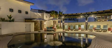 حمّام سباحة خارجي