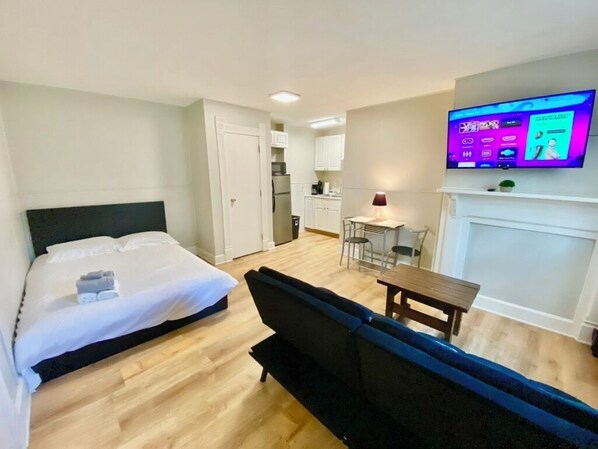 1 bedroom, WiFi, bed sheets - Downtown Indy Studio (Indianapolis)