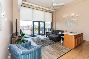 电视、壁炉、乒乓球