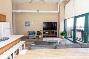 Televisión, chimenea y tenis de mesa 