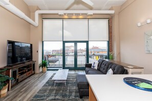 电视、壁炉、乒乓球