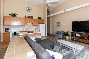 Televisión, chimenea y tenis de mesa 