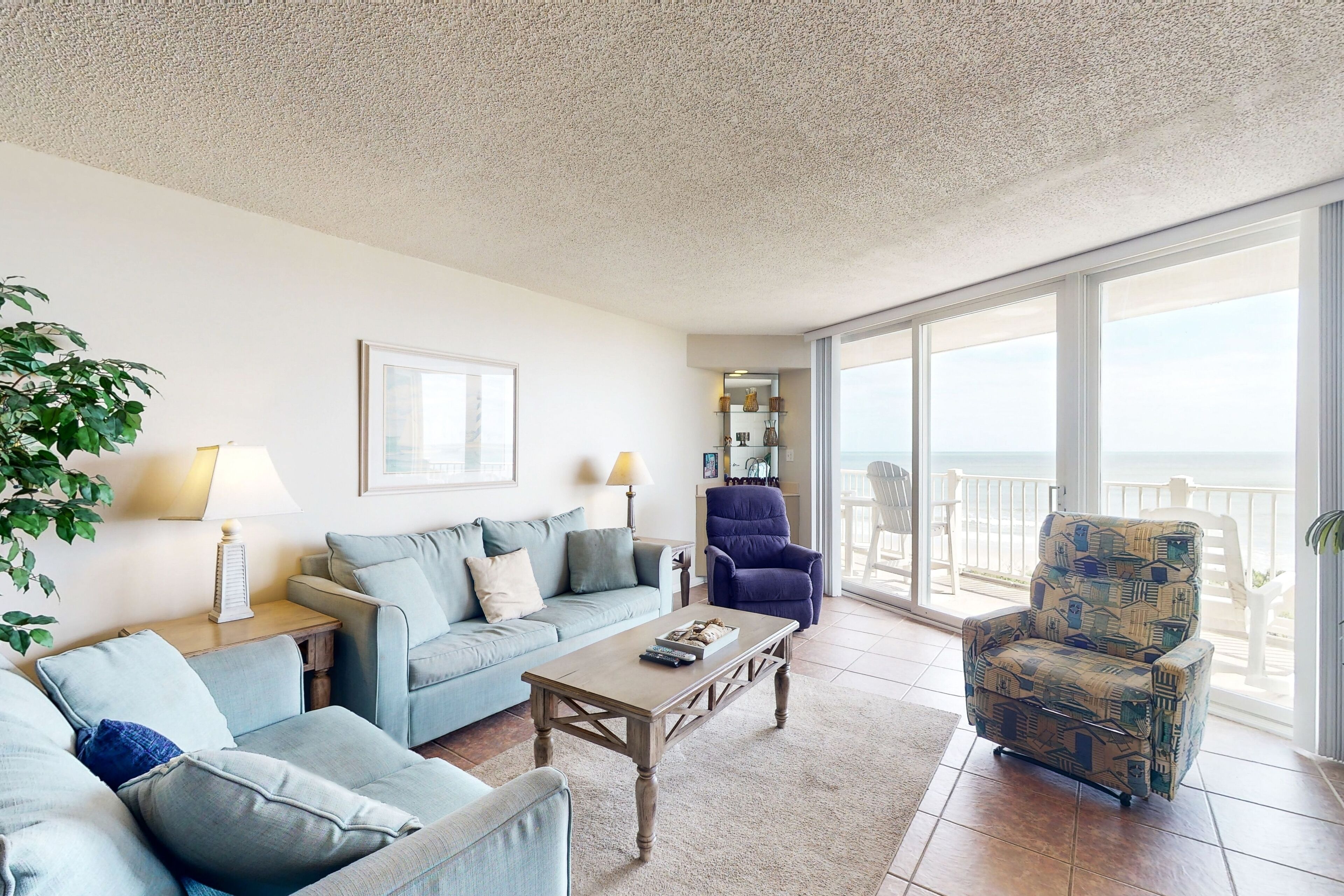 Beachfront condo with panoramic ocean views, pool, game room, sauna & gym