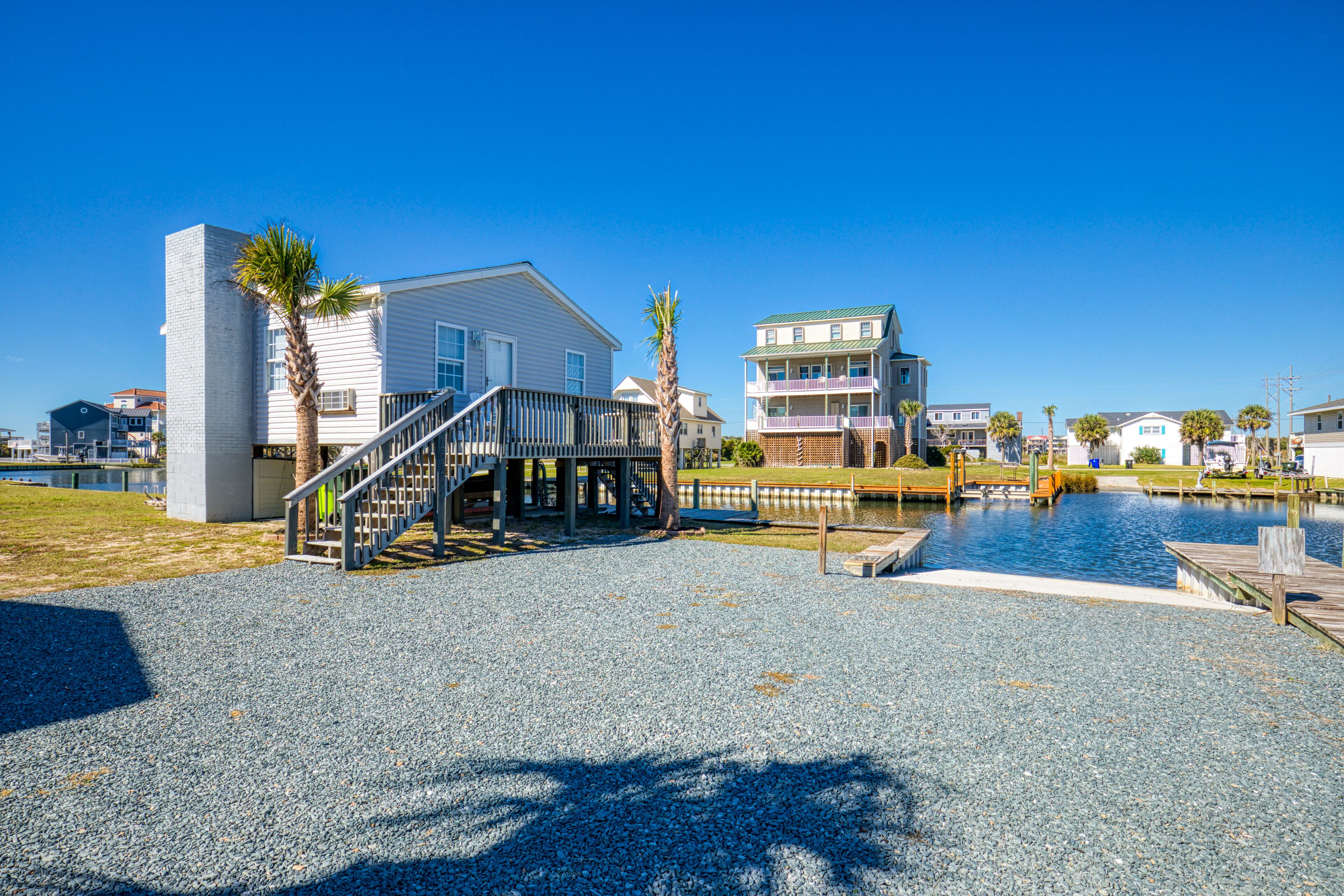 Dog-friendly waterfront home with a deck, central AC - golf nearby