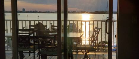 屋外ダイニングエリア