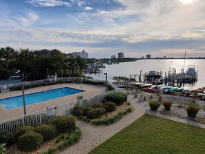 Alberca al aire libre y alberca climatizada