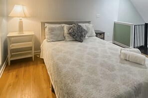 2 bedrooms, internet, bed sheets