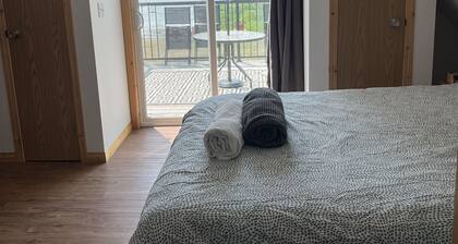 Lake Manitoba Sugar Point 4 season Cozy Getaway