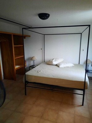 3 Schlafzimmer, Zimmersafe, Bügeleisen/Bügelbrett, Internetzugang