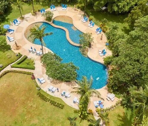 65m² PATONG BEACH, SMART TVs, FAST WIFI, POOL, GYM