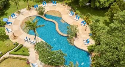 65m² PATONG BEACH, SMART TVs, FAST WIFI, POOL, GYM