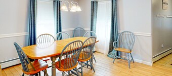 Dog-friendly home with beach access, washer/dryer, gas grill, streaming services