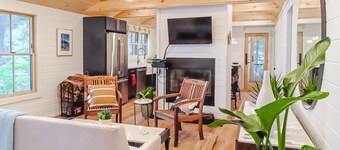 Beautiful updated lakefront home with a washer/dryer, grill & dog-friendly