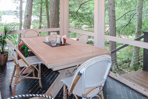 تناول الطعام بالخارج