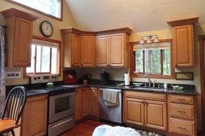 Fridge, microwave, oven, stovetop - Home near the beach with a washer/dryer, tennis court, playground, basketball (Moultonborough)